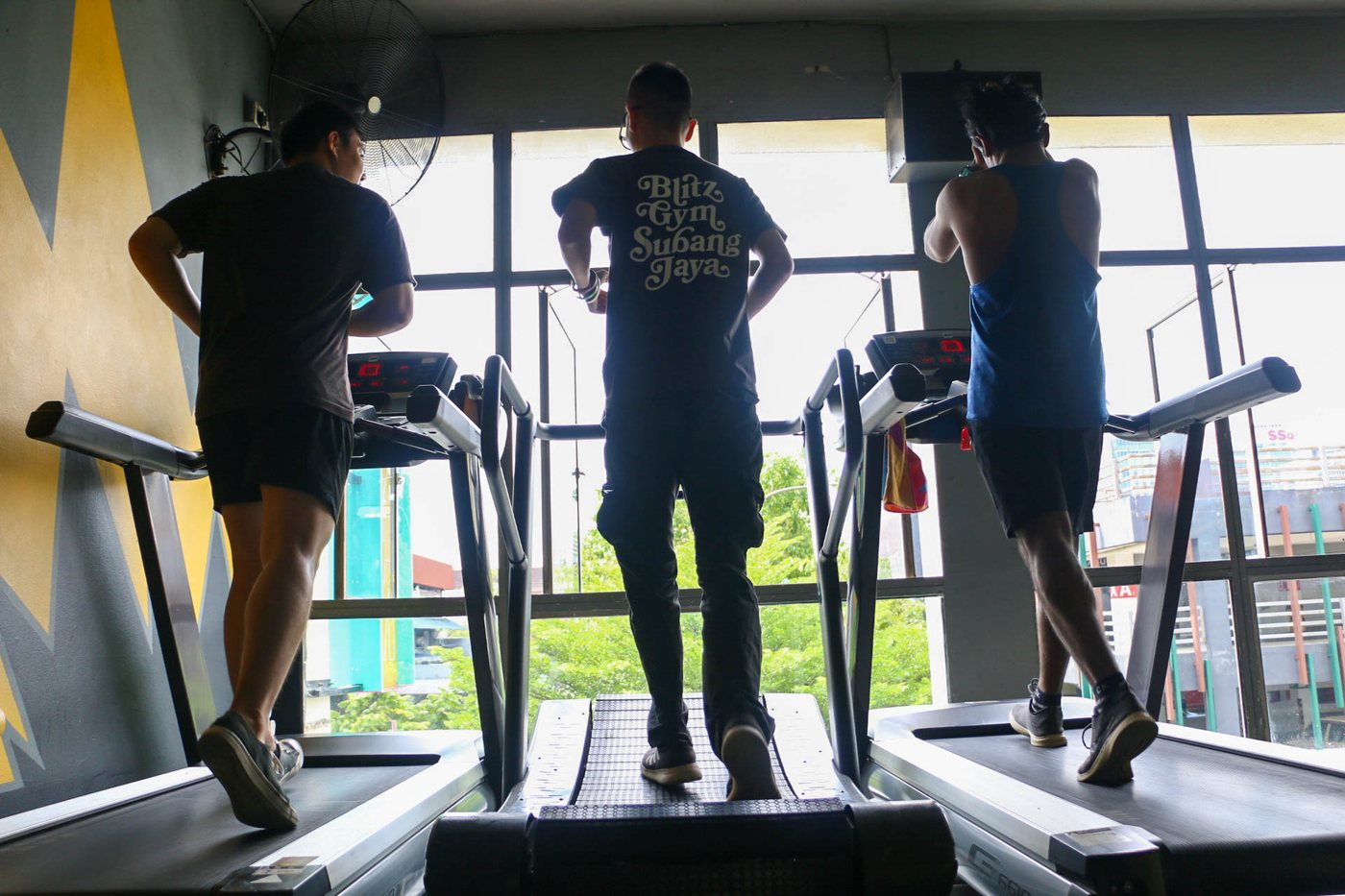 Members on the treadmills at Blitz Gym SS15